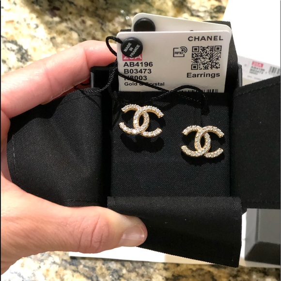 ❌SOLD❌CHANEL 20A Gold & Crystal Stud Logo Earrings - Picture 8 of 13